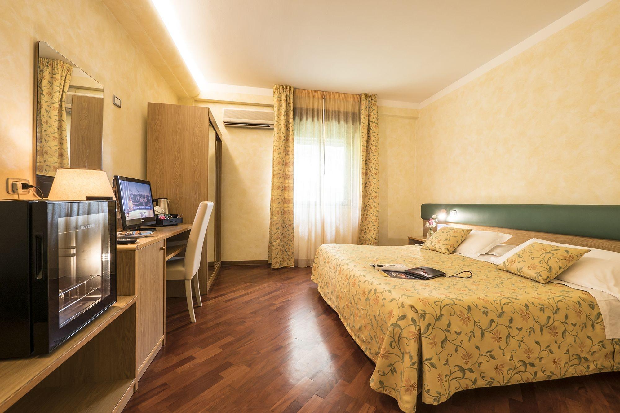 Hotel Vega Perugia Bagian luar foto