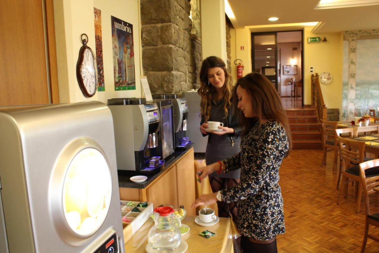 Hotel Vega Perugia Bagian luar foto