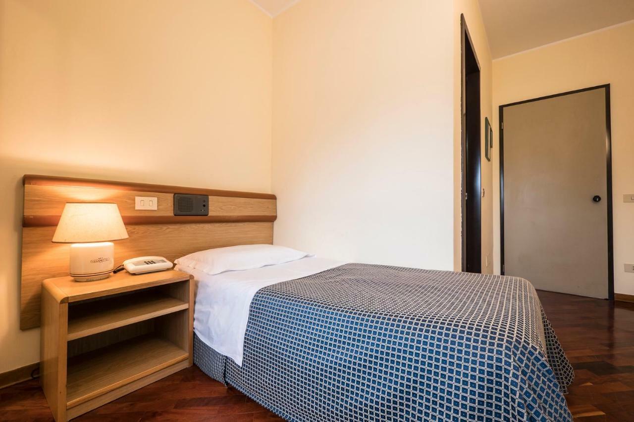 Hotel Vega Perugia Bagian luar foto