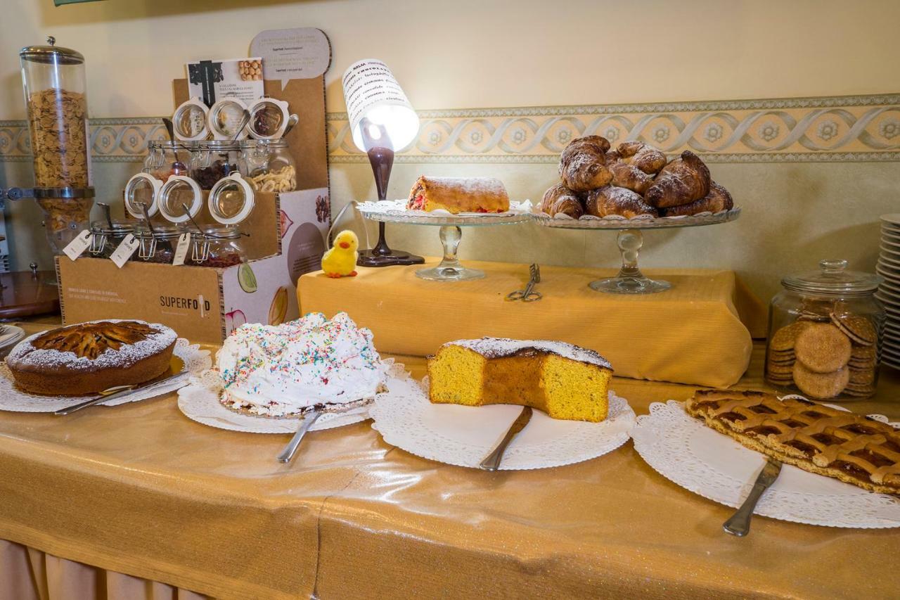 Hotel Vega Perugia Bagian luar foto