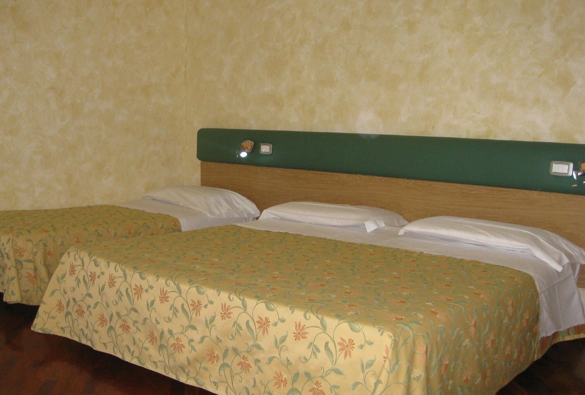 Hotel Vega Perugia Bagian luar foto