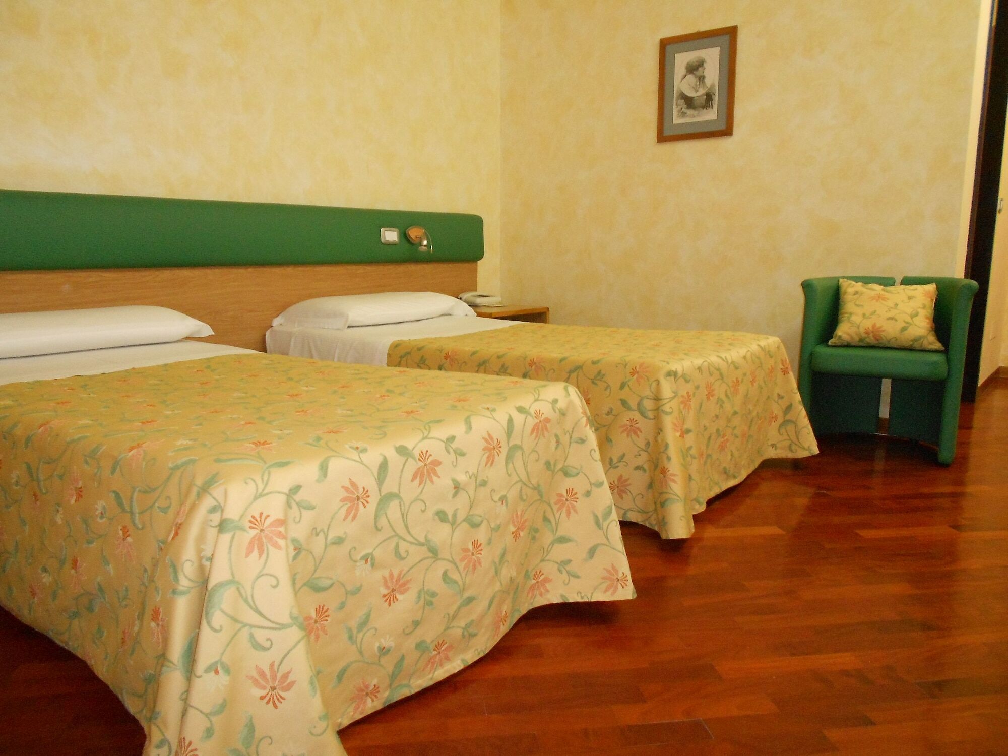 Hotel Vega Perugia Bagian luar foto